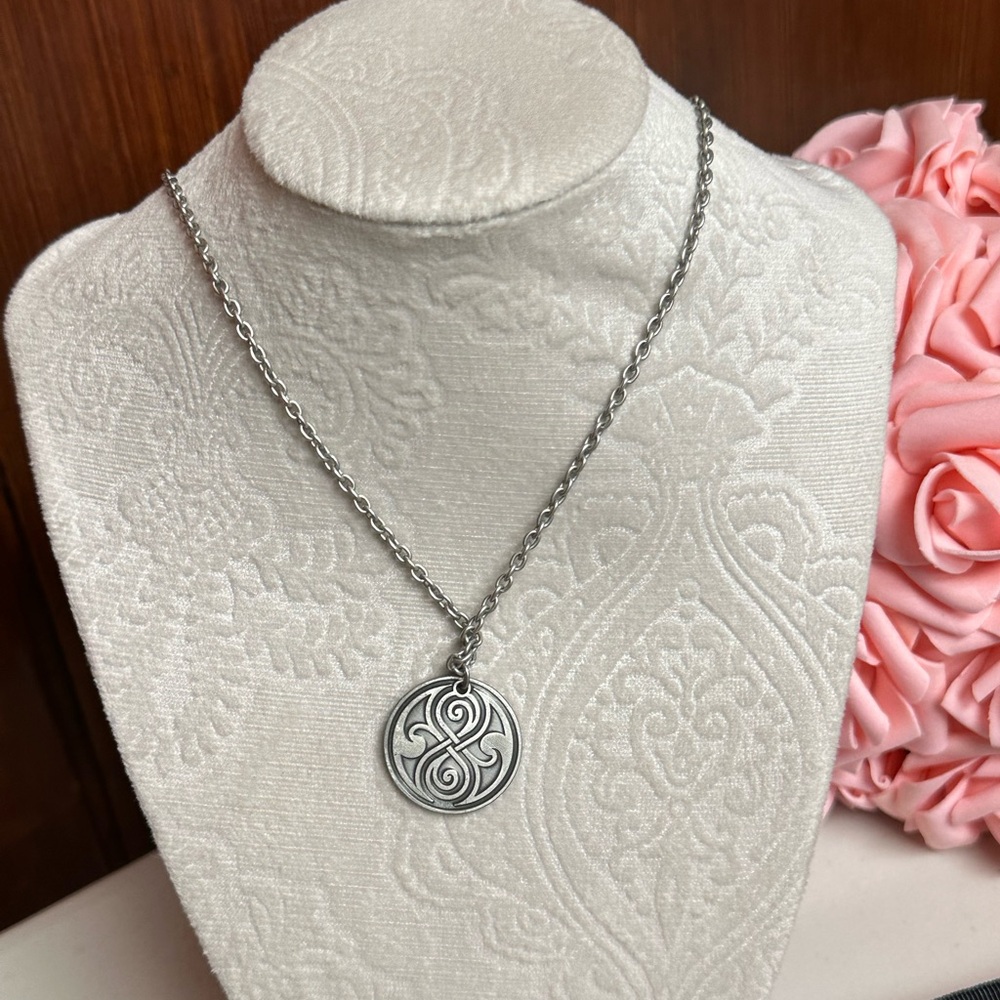 BBC Doctor Who seal symbol Pendant Necklace